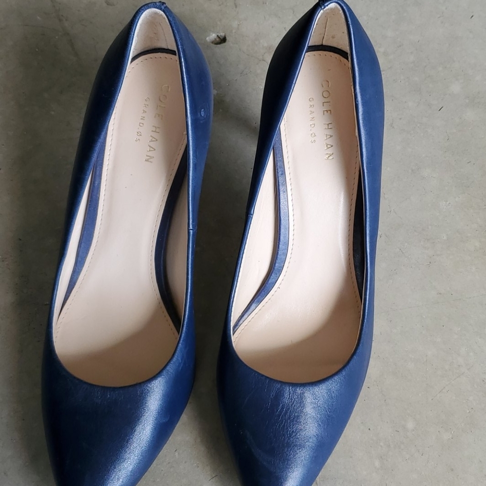 Shoes - Picture 2 of 6